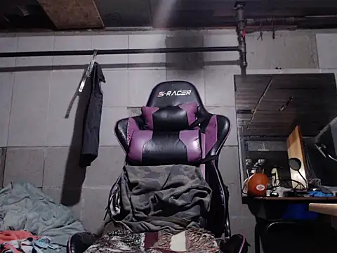 Snapshot of mastertrap chatting on November 29, 10:21 pm mastertrap online show from November 29, 10:21 pm