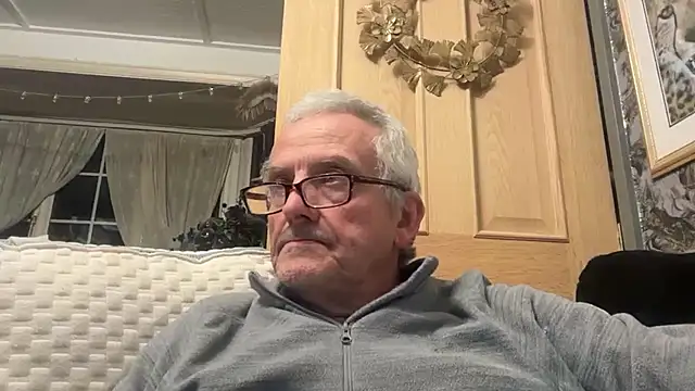 poggles online show from October 27, 10:33 pm