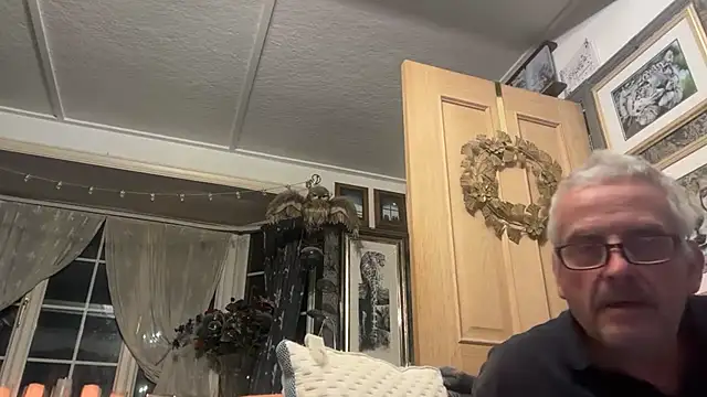 poggles online show from October 30, 9:55 pm