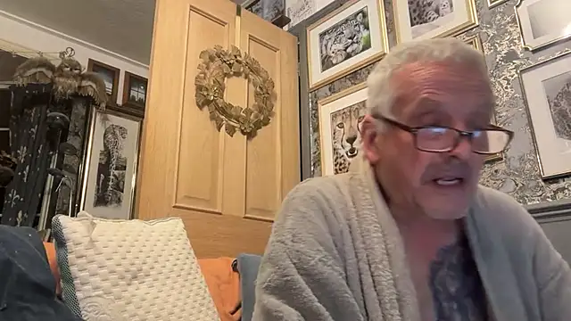 poggles online show from October 19, 8:33 pm