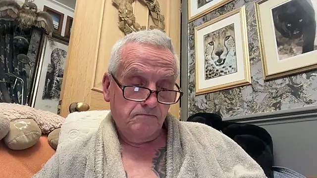 poggles online show from February 15, 8:30 pm