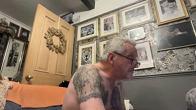 poggles online show from March 1, 11:05 pm