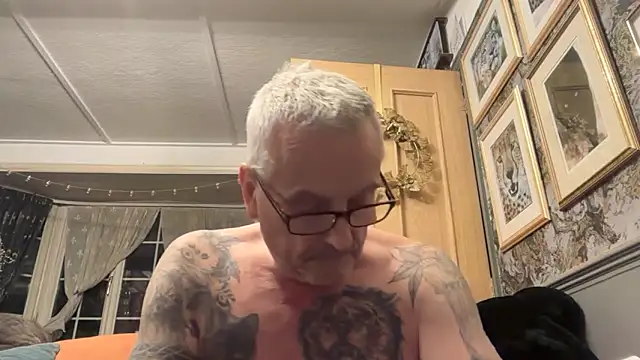 poggles online show from February 10, 9:25 pm