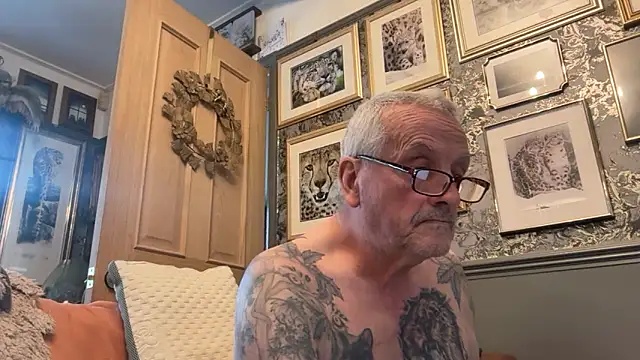 poggles online show from February 9, 4:05 pm