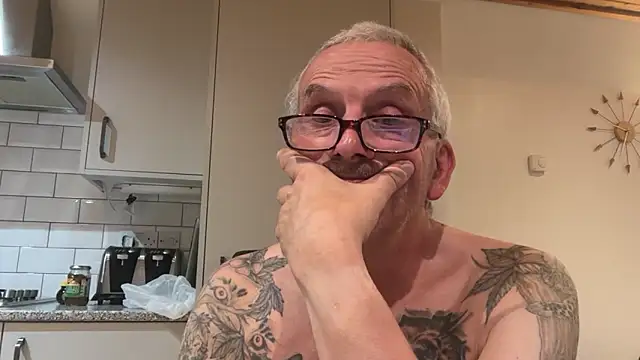 poggles online show from September 19, 8:35 pm