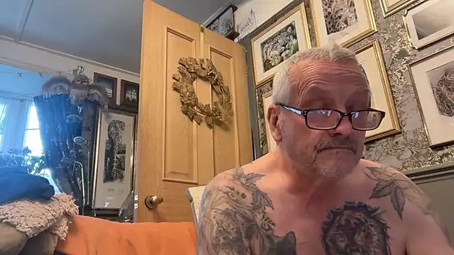 poggles online show from February 12, 3:45 pm