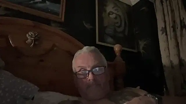 Snapshot of poggles chatting on April 30, 8:38 pm poggles online show from April 30, 8:38 pm
