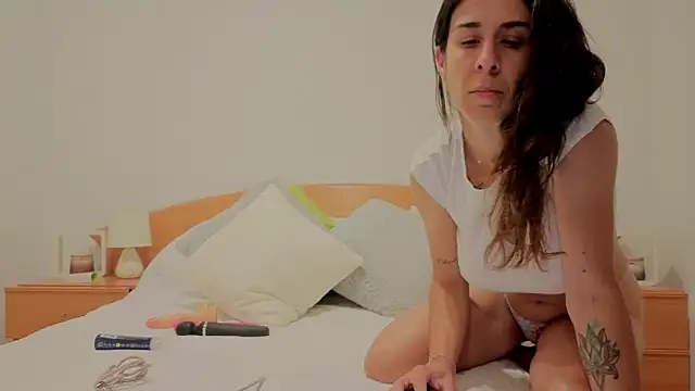 agustinalatina online show from May 24, 8:42 pm