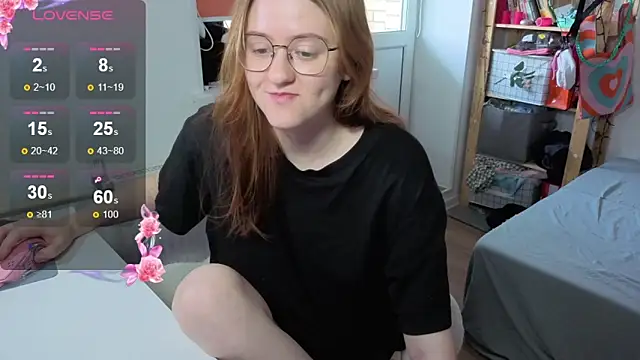 Snapshot of urstripchatgf chatting on September 14, 10:04 am urstripchatgf online show from September 14, 10:04 am