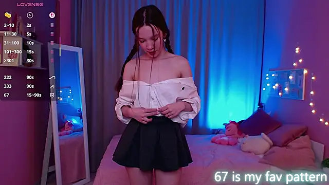 Shriya Sarann online show from February 21, 2:08 pm