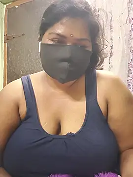 Snapshot of Liyaa_24 chatting on July 17, 5:10 pm Liyaa 24 online show from July 17, 5:10 pm