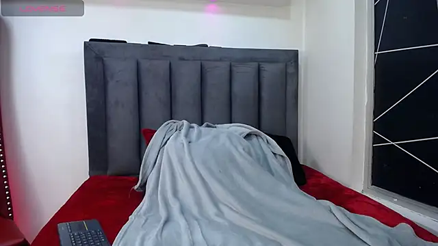 EmmaJhomson online show from November 20, 8:20 pm