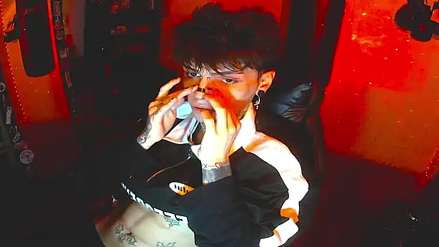 Snapshot of prince_x_dark chatting on November 22, 6:45 am prince x dark online show from November 22, 6:45 am