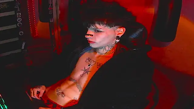 Snapshot of prince_x_dark chatting on November 8, 3:32 am prince x dark online show from November 8, 3:32 am