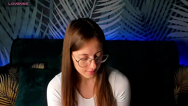 Snapshot of ChristyCrayme chatting on November 22, 10:19 pm ChristyCrayme online show from November 22, 10:19 pm