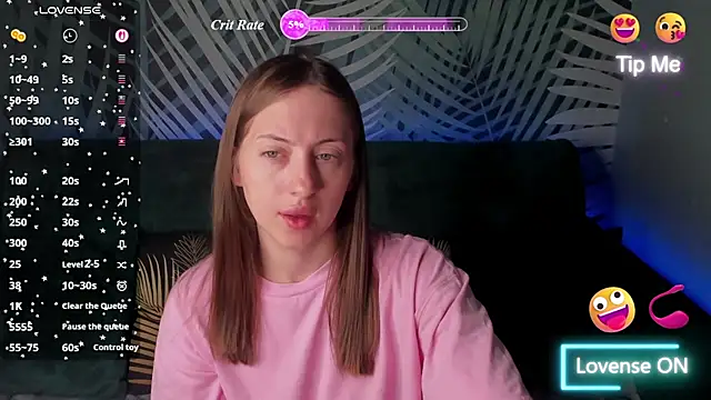 Snapshot of ChristyCrayme chatting on July 4, 9:52 pm ChristyCrayme online show from July 4, 9:52 pm