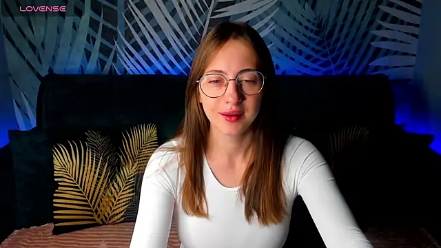 Snapshot of ChristyCrayme chatting on September 8, 10:09 pm ChristyCrayme online show from September 8, 10:09 pm