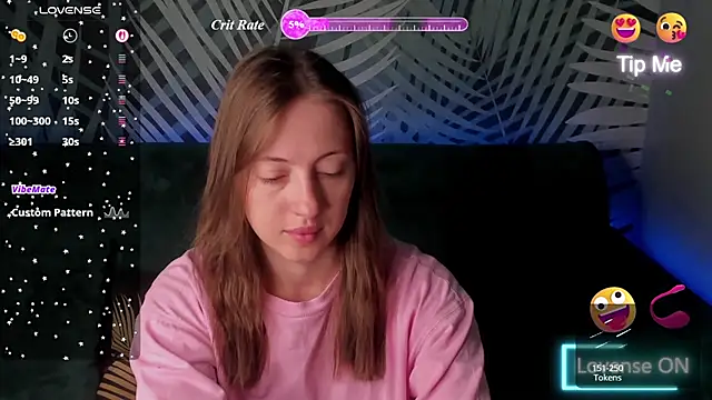 Snapshot of ChristyCrayme chatting on July 14, 10:05 pm ChristyCrayme online show from July 14, 10:05 pm