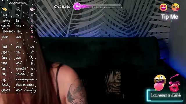 Snapshot of ChristyCrayme chatting on July 15, 10:06 pm ChristyCrayme online show from July 15, 10:06 pm