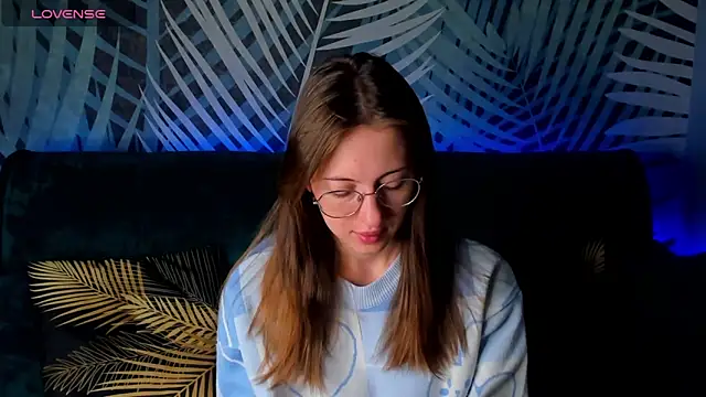 Snapshot of ChristyCrayme chatting on October 3, 10:11 pm ChristyCrayme online show from October 3, 10:11 pm