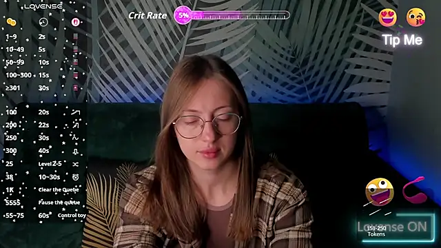 Snapshot of ChristyCrayme chatting on June 12, 10:18 pm ChristyCrayme online show from June 12, 10:18 pm