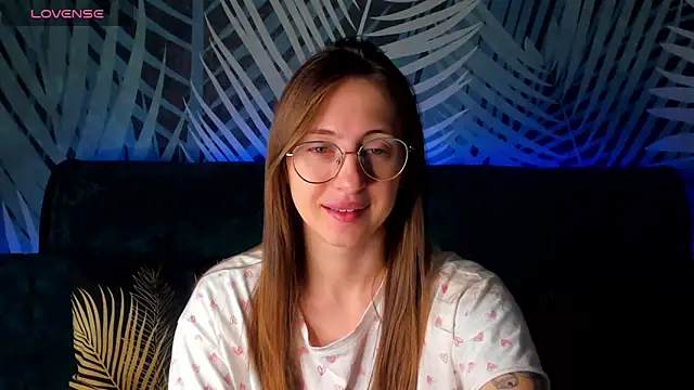 Snapshot of ChristyCrayme chatting on October 12, 11:39 pm ChristyCrayme online show from October 12, 11:39 pm