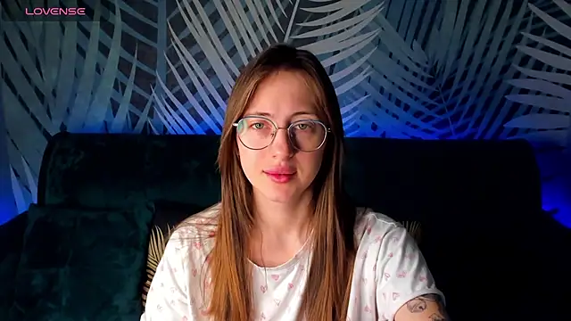 Snapshot of ChristyCrayme chatting on December 3, 10:42 pm ChristyCrayme online show from December 3, 10:42 pm