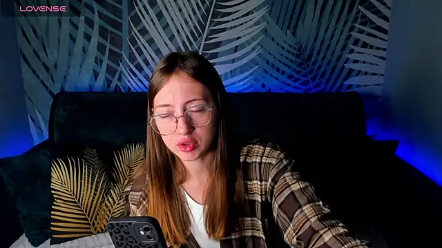 Snapshot of ChristyCrayme chatting on October 2, 10:02 pm ChristyCrayme online show from October 2, 10:02 pm