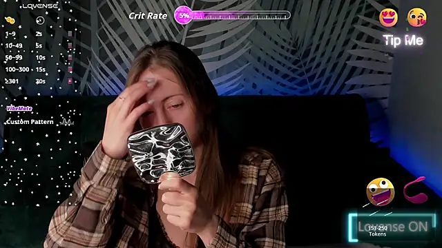 ChristyCrayme online show from April 14, 10:04 pm