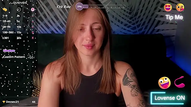 Snapshot of ChristyCrayme chatting on July 8, 9:48 pm ChristyCrayme online show from July 8, 9:48 pm