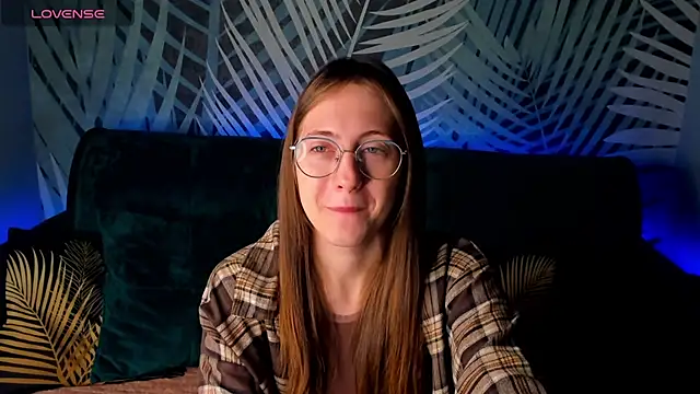 Snapshot of ChristyCrayme chatting on November 9, 10:25 pm ChristyCrayme online show from November 9, 10:25 pm