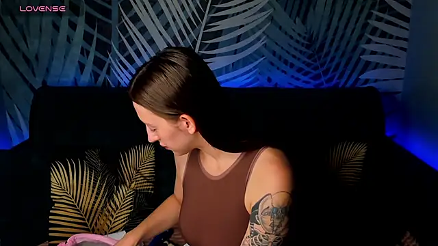 Snapshot of ChristyCrayme chatting on September 10, 10:20 pm ChristyCrayme online show from September 10, 10:20 pm