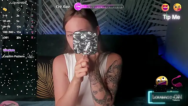 Snapshot of ChristyCrayme chatting on June 25, 10:15 pm ChristyCrayme online show from June 25, 10:15 pm