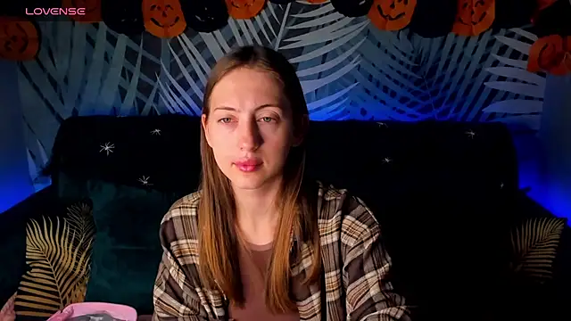 Snapshot of ChristyCrayme chatting on October 21, 10:09 pm ChristyCrayme online show from October 21, 10:09 pm