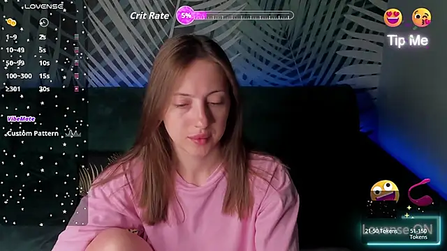 Snapshot of ChristyCrayme chatting on June 20, 10:04 pm ChristyCrayme online show from June 20, 10:04 pm