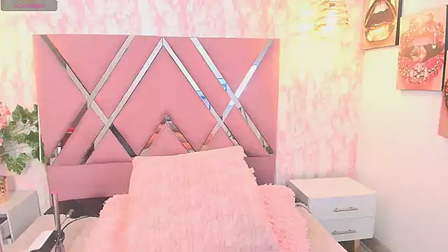 Snapshot of Dolce_pearl chatting on July 7, 7:23 am Dolce pearl online show from July 7, 7:23 am