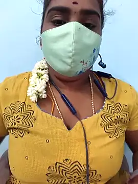 Snapshot of Tamil_riyalini12 chatting on November 25, 5:02 pm Tamil riyalini12 online show from November 25, 5:02 pm