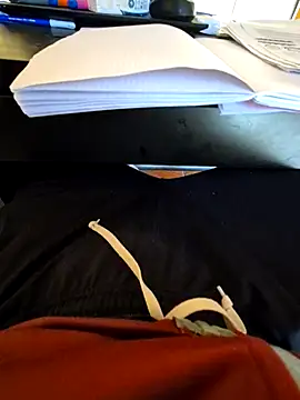 Snapshot of thedoctor977 chatting on March 3, 9:16 am thedoctor977 online show from March 3, 9:16 am