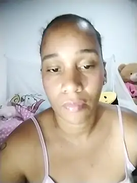 Snapshot of EbonyHorrny chatting on October 18, 3:19 am EbonyHorrny online show from October 18, 3:19 am