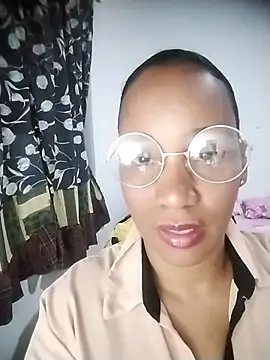 Snapshot of EbonyHorrny chatting on October 31, 3:36 am EbonyHorrny online show from October 31, 3:36 am