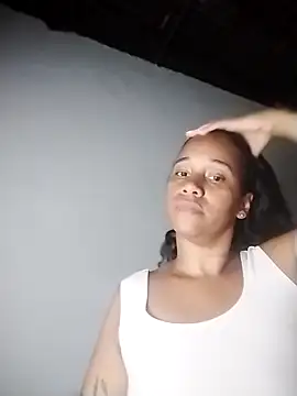 Snapshot of EbonyHorrny chatting on February 1, 5:27 am EbonyHorrny online show from February 1, 5:27 am