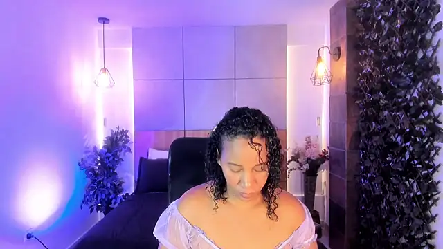 Snapshot of EbonyHorrny chatting on July 6, 11:50 am EbonyHorrny online show from July 6, 11:50 am
