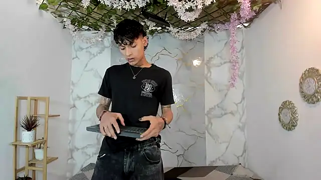 Bastian boyshot77 online show from May 10, 7:16 pm