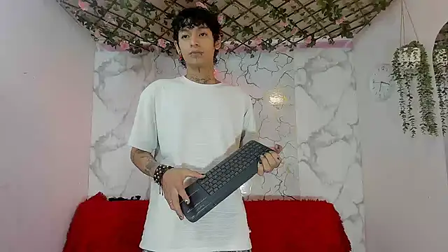 Bastian boyshot77 online show from April 17, 7:28 pm