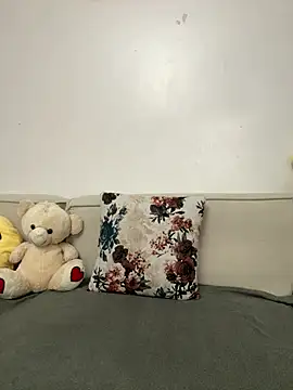Lil-shawrie online show from May 1, 2:33 pm