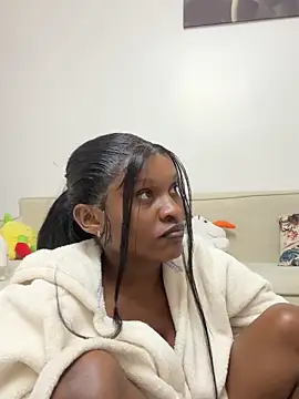 Lil-shawrie online show from October 5, 8:10 pm