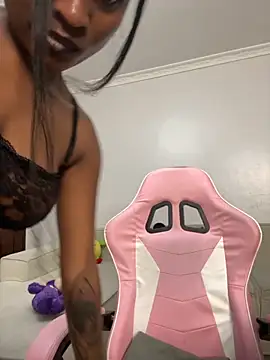 Lil-shawrie online show from September 17, 6:32 pm