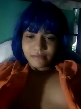 Snapshot of famousfox-69 chatting on October 6, 4:24 am famousfox-69 online show from October 6, 4:24 am