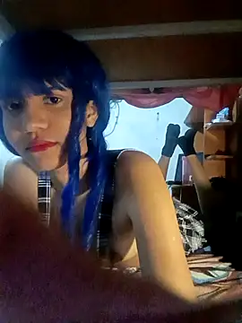 famousfox-69 online show from March 4, 7:49 am