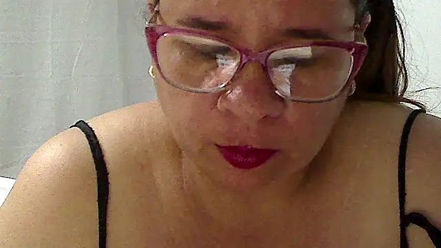 Snapshot of luciana69hot chatting on September 9, 10:52 pm luciana69hot online show from September 9, 10:52 pm